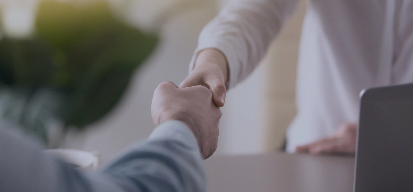 close up of a client and insurance expert shaking hands troutman nc